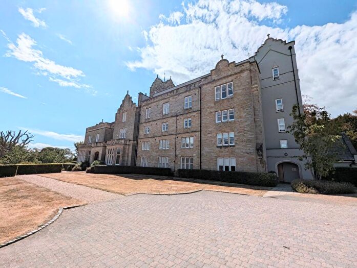 2 Bedroom Flat To Rent In Warnham Court, Warnham, RH12