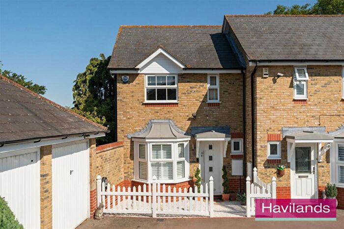 2 Bedroom House For Sale In Laidlaw Drive, Winchmore Hill, N21