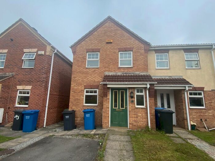 3 Bedroom House To Rent In Wain Avenue, Chesterfield, S41