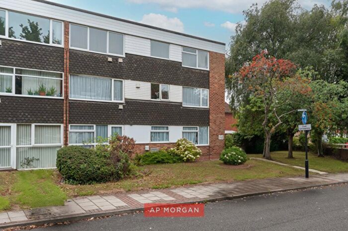 2 Bedroom Apartment For Sale In Bantry Close, Birmingham, West Midlands, B26