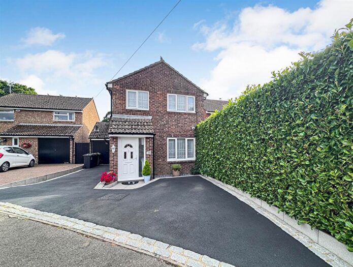 4 Bedroom Link Detached House To Rent In Laurel Grove, Kingswood, Maidstone, ME17