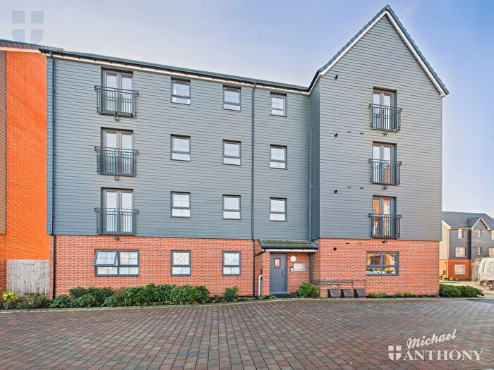 2 Bedroom Flat To Rent In Kingsbrook Basin, Kingsbrook, Aylesbury, Buckinghamshire, HP22
