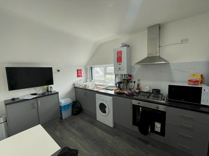 2 Bedroom Flat To Rent In Woodville Road, Cathays, CF24