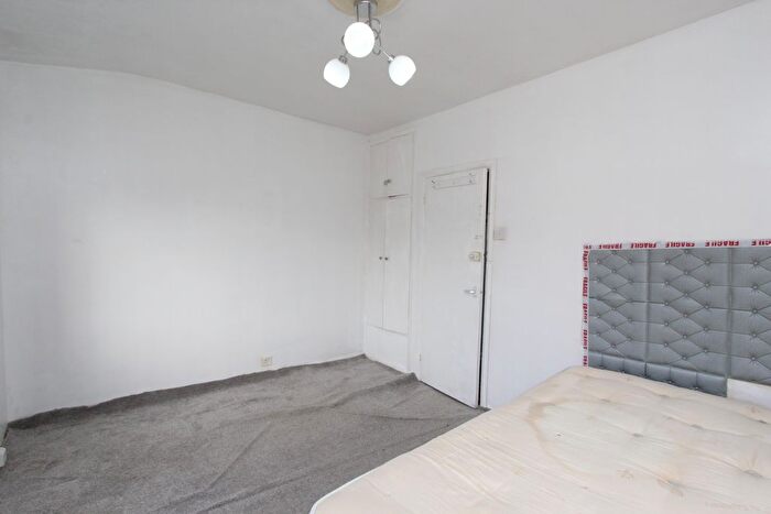1 Bedroom Flat To Rent In Broomhill Road, D Broomhill Rd, Ilford, IG3