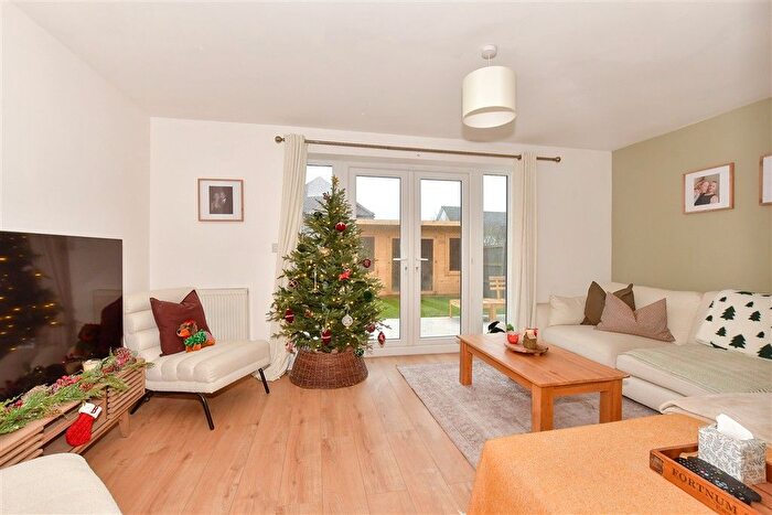 3 Bedroom End Of Terrace House For Sale In Aurum Close, Whitstable, Kent, CT5