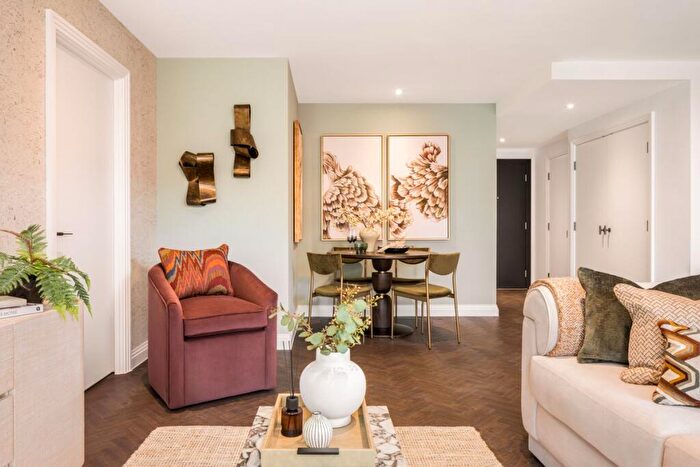 2 Bedroom Apartment For Sale In Queens Cross, Royal Docks, E16