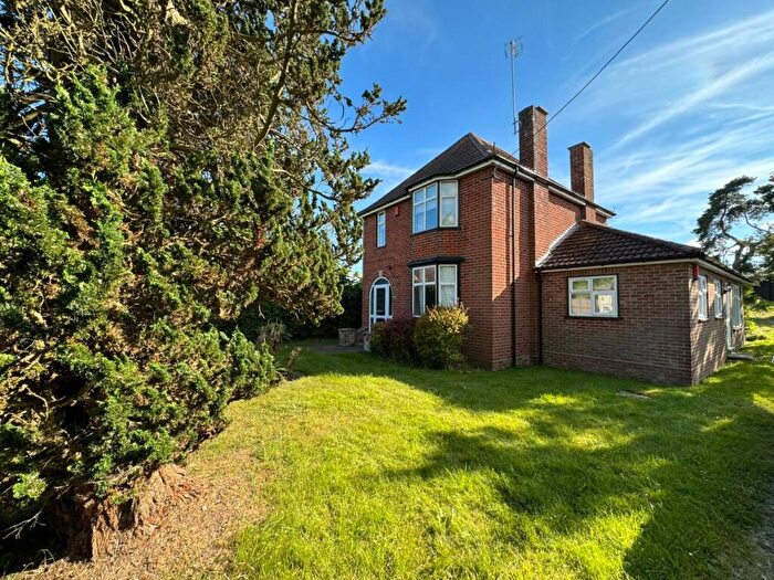 3 Bedroom Detached House To Rent In Winchbottom Lane, Little Marlow, SL7