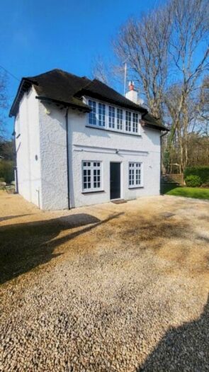 3 Bedroom Detached House To Rent In Cookham, SL6