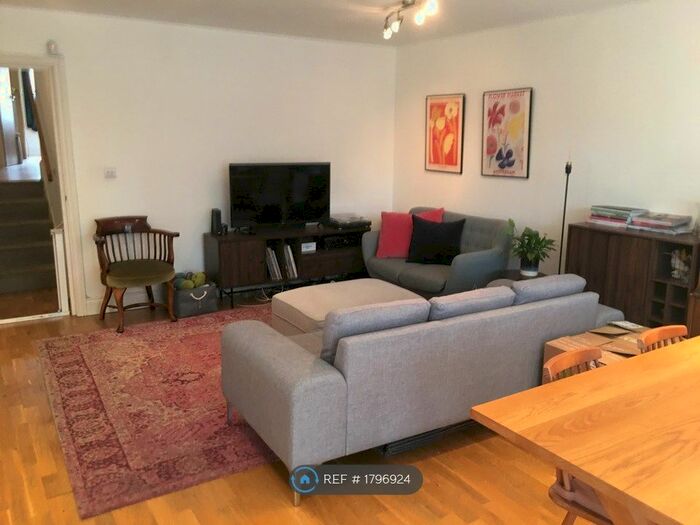 2 Bedroom Flat To Rent In Fairbridge Road, London, N19