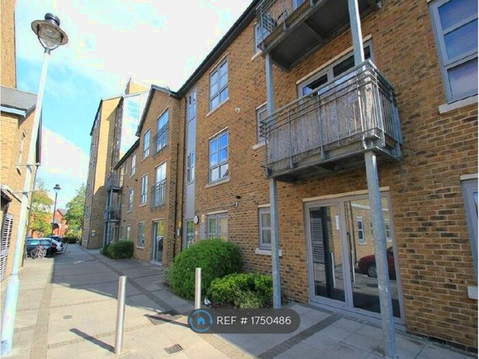 1 Bedroom Flat To Rent In Sheepen Place, Colchester, CO3