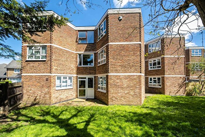 1 Bedroom Flat To Rent In Royal Road, Teddington, TW11