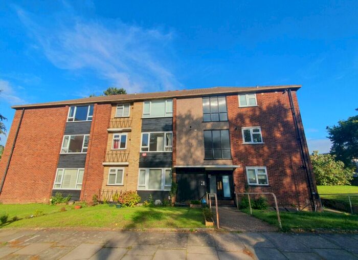 1 Bedroom Flat To Rent In Park House, Winchmore Hill, N21