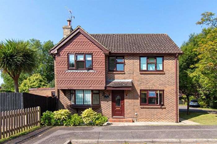4 Bedroom Detached House To Rent In Charlwood Road, Burgess Hill, RH15