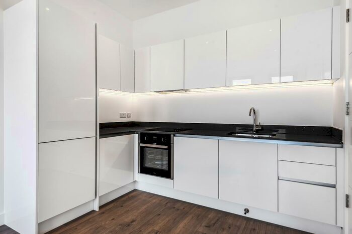 2 Bedroom Apartment To Rent In Bracknell, Berkshire, RG12