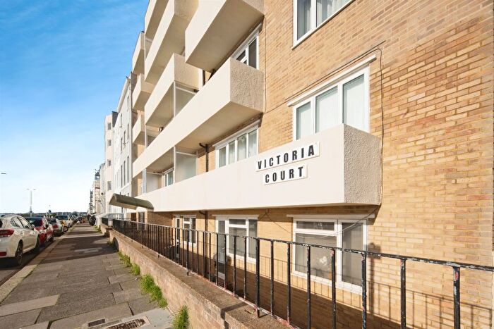 2 Bedroom Flat For Sale In Victoria Court, St. Leonards-On-Sea, TN38