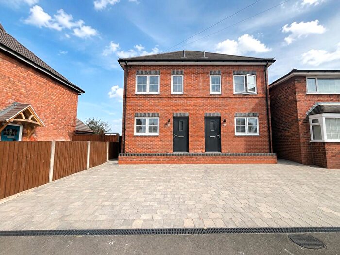 3 Bedroom Semi-Detached House To Rent In Bradford Street, Tamworth, Staffordshire, B79
