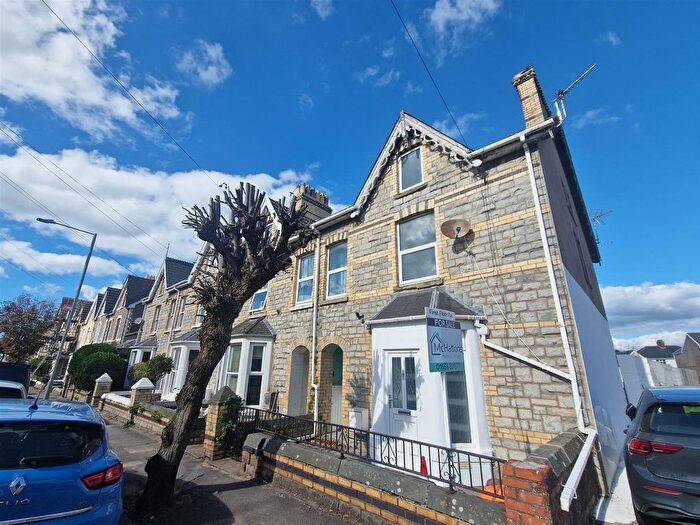 2 Bedroom Flat For Sale In Victoria Avenue, Porthcawl, CF36