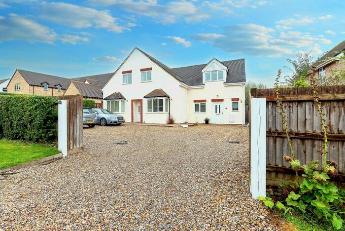 8 Bedroom Detached House For Sale In Common Road, North Leigh, OX29