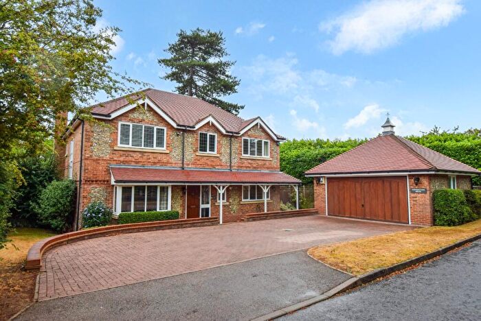 5 Bedroom Detached House For Sale In Kimbers Drive, Burnham, Buckinghamshire, SL1