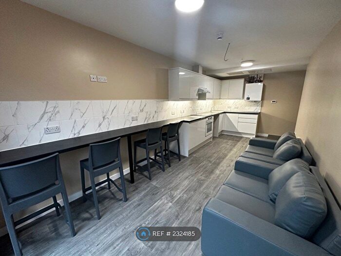 3 Bedroom Flat To Rent In Stokes Croft, Bristol, BS2