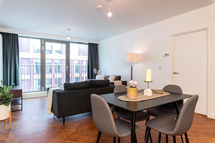 1 Bedroom Flat To Rent In Block A, Oldham Road, M4