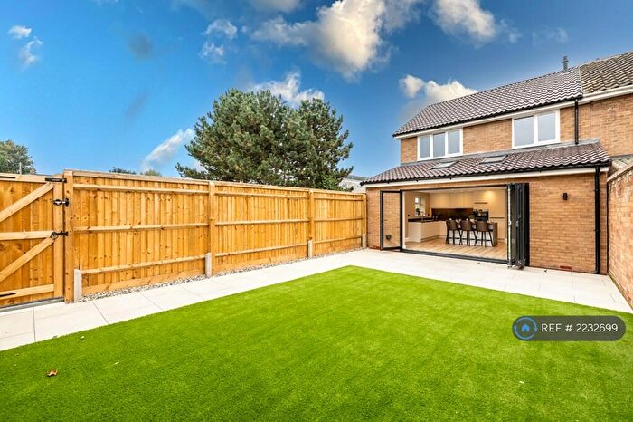 3 Bedroom End Of Terrace House To Rent In Maple Grove, Warwick, CV34