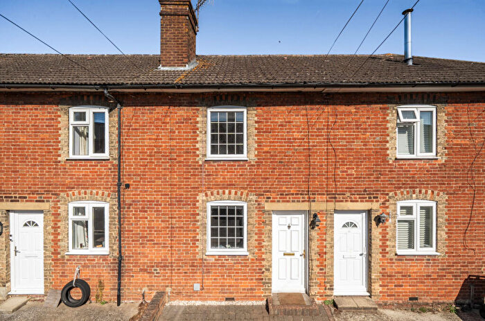 2 Bedroom Terraced House For Sale In Kings Road, Farncombe, Surrey, GU7