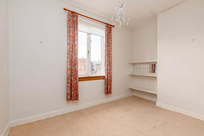 2 Bedroom Flat For Sale In Roseville Gardens, Edinburgh, EH5