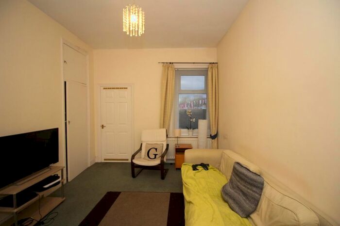 2 Bedroom Flat To Rent In Helmsley Road, Sandyford, Newcastle Upon Tyne, NE2