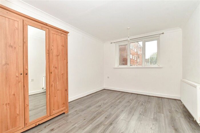 2 Bedroom Flat For Sale In Landseer Avenue, Manor Park, London, E12