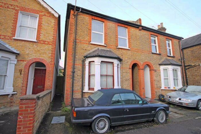 2 Bedroom Flat To Rent In Hardman Road, Kingston, KT2