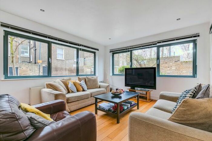 3 Bedroom Maisonette To Rent In Sheringham Road, Islington, N7