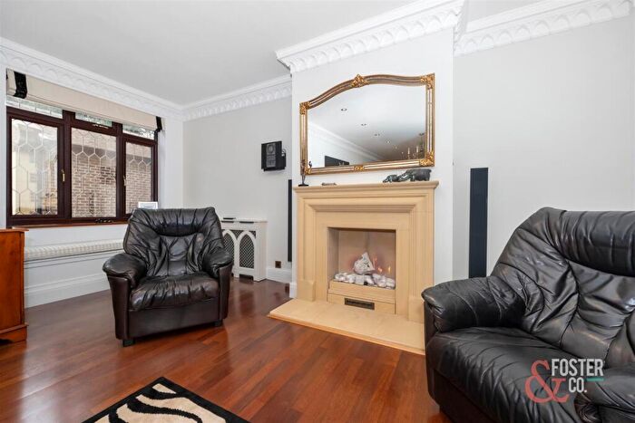 5 Bedroom Detached House For Sale In Surrenden Crescent, Brighton, BN1