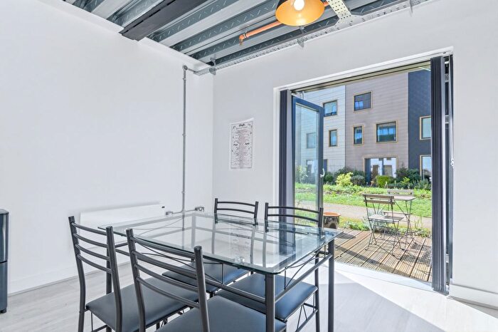 2 Bedroom Flat For Sale In Aire Lofts, Happy Walk, LS9