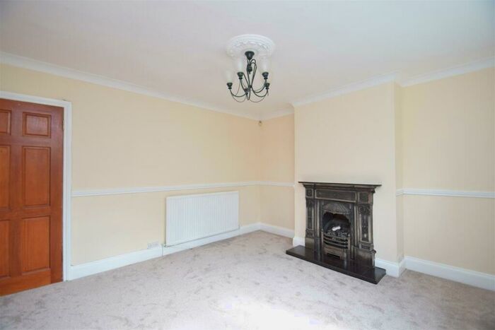2 Bedroom Maisonette To Rent In Alandale Drive, Pinner, HA5