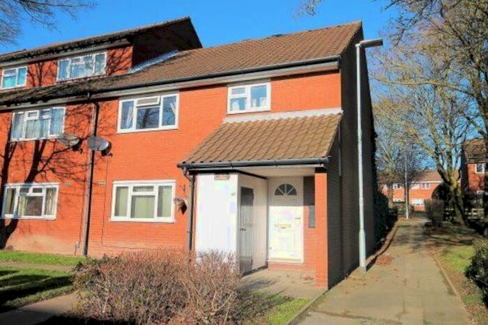 2 Bedroom Flat To Rent In Edale, Tamworth, B77