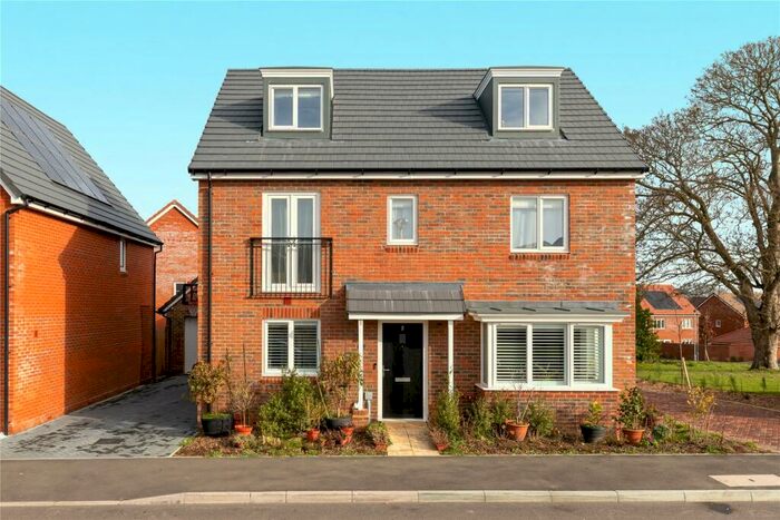 5 Bedroom Detached House To Rent In Donnington Grove, Binfield, Bracknell, Berkshire, RG42