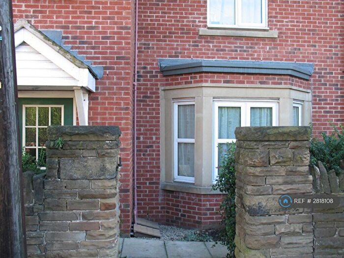 2 Bedroom Flat To Rent In Sheridan House, Gildersome, LS27