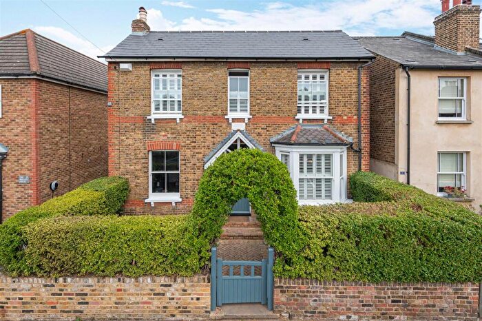 3 Bedroom Detached House For Sale In Arthur Road, Kingston Upon Thames, KT2