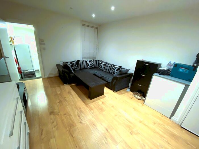 1 Bedroom Flat To Rent In Valentines Rd, Ilford, IG1