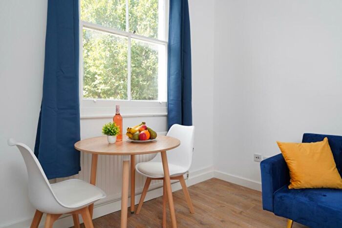 Apartment To Rent In Grafton Road, London, NW5