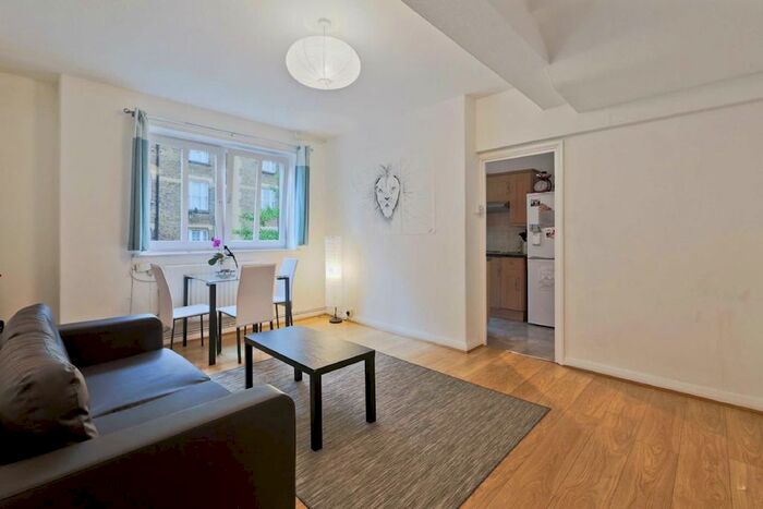 2 Bedroom Flat To Rent In St. Johns Estate, Tower Bridge Road, London, SE1