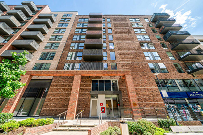 3 Bedroom Apartment For Sale In Regal Walk, Bexleyheath, DA6