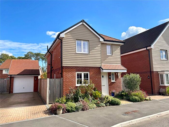 3 Bedroom Detached House For Sale In Augustus Avenue, Fordingbridge, Hampshire, SP6