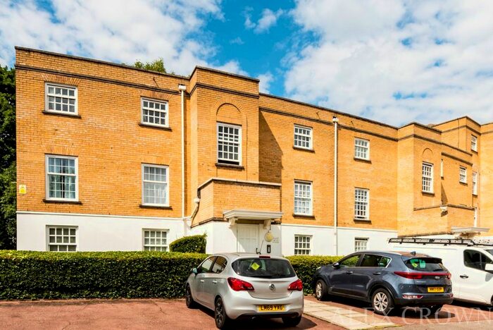 2 Bedroom Flat To Rent In Leigh Hunt Drive, London, N14