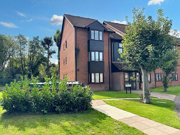 1 Bedroom Flat For Sale In Amberley Way, Uxbridge, UB10