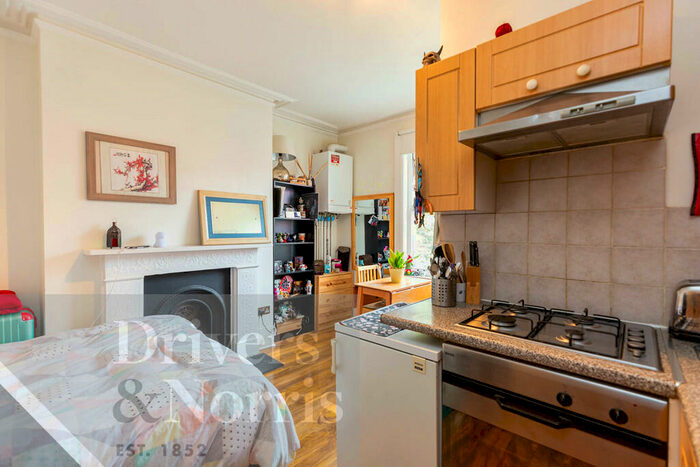 Studio To Rent In Holloway Road, London, N19