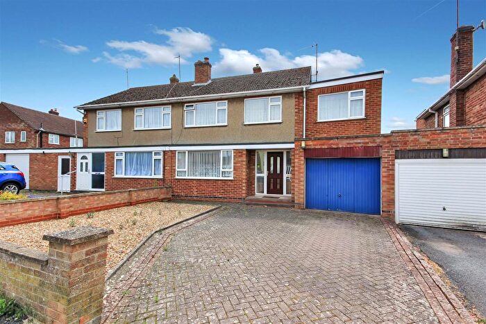 5 Bedroom Semi-Detached House For Sale In , Abbey Way, Rushden, NN10