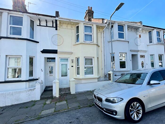 3 Bedroom Terraced House For Sale In Lawes Avenue, Newhaven, BN9