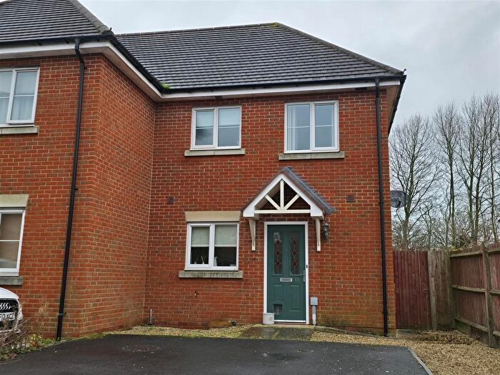 1 Bedroom End Of Terrace House To Rent In Queen Eleanor Road, Gillingham, SP8